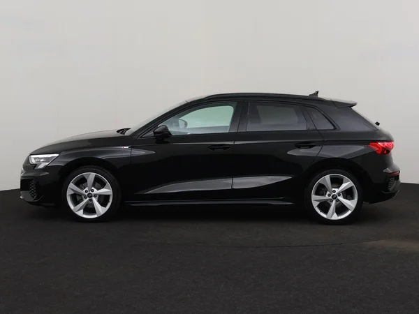 AUDI A3 Sportback (2024) — foto 12 van 17