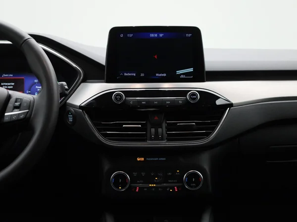 Ford Kuga (2022) — foto 38 van 38
