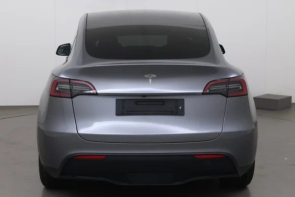 Tesla Model Y (2023) — foto 18 van 23