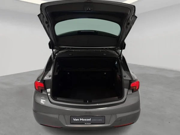 Opel Astra (2018) — foto 18 van 20