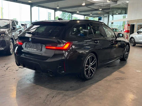 BMW 320 Touring (2022) — foto 14 van 20