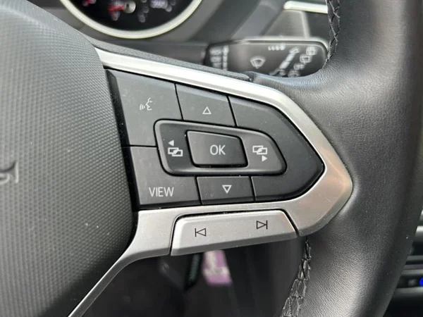 VOLKSWAGEN Tiguan (2021) — foto 22 van 32