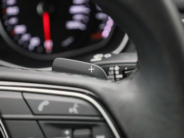 Audi A4 (2023) — foto 26 van 42