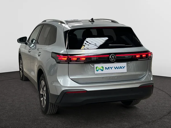 VOLKSWAGEN Tiguan (2024) — foto 10 van 20