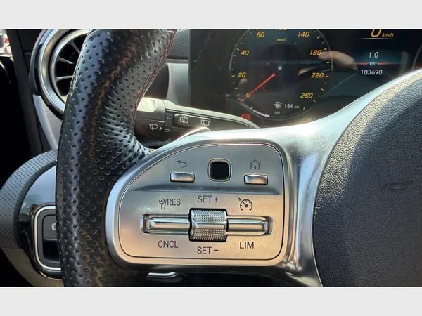 Mercedes-Benz CLA 200 (2022) — foto 8 van 23