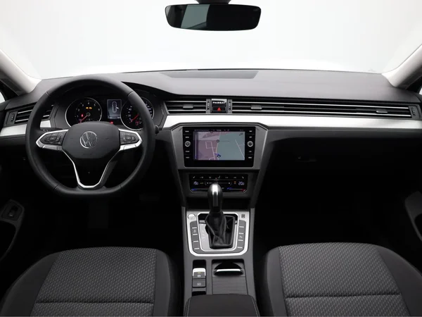 VOLKSWAGEN Passat SW (2021) — foto 6 van 19
