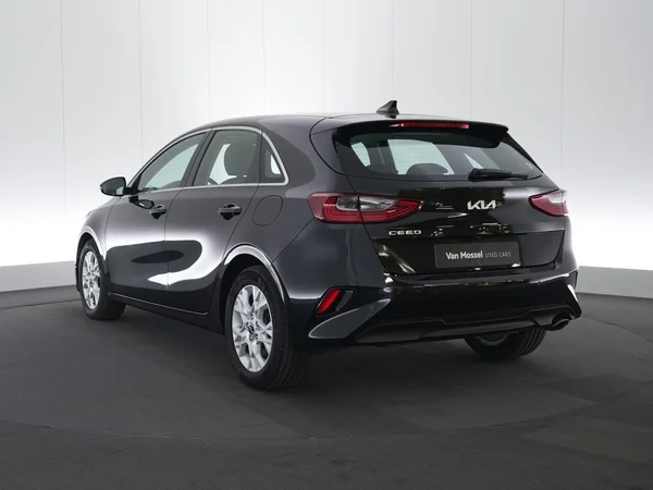 Kia cee'd (2024) — foto 12 van 21