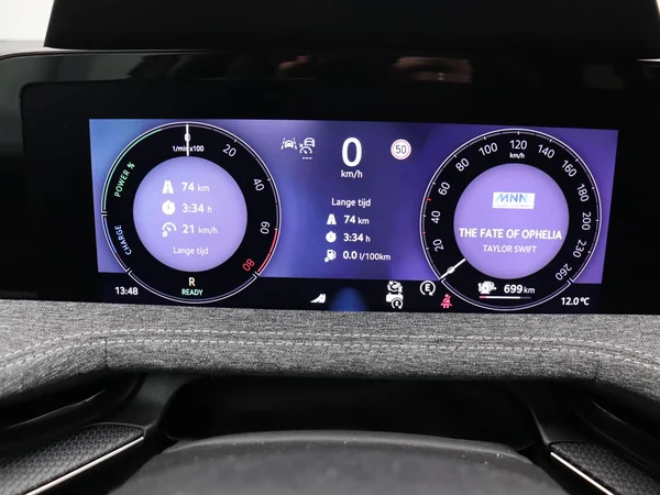SKODA Superb Combi PHEV (2025) — foto 4 van 17