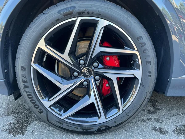 AUDI Q6 e-tron (2025) — foto 16 van 24