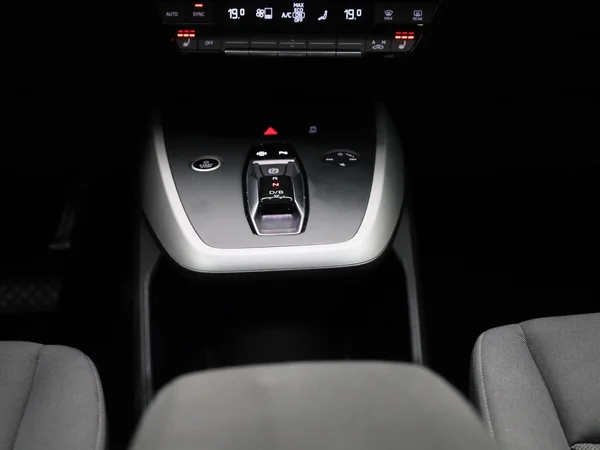 Audi Q4 e-tron (2023) — foto 4 van 43