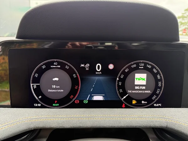 SKODA Superb Combi (2025) — foto 4 van 14