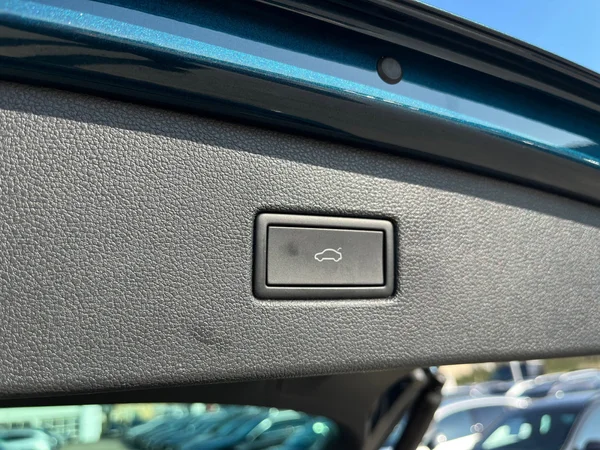 VOLKSWAGEN Tiguan (2025) — foto 11 van 24