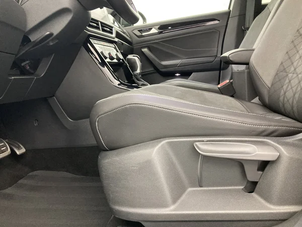 VOLKSWAGEN T-Roc (2022) — foto 18 van 35