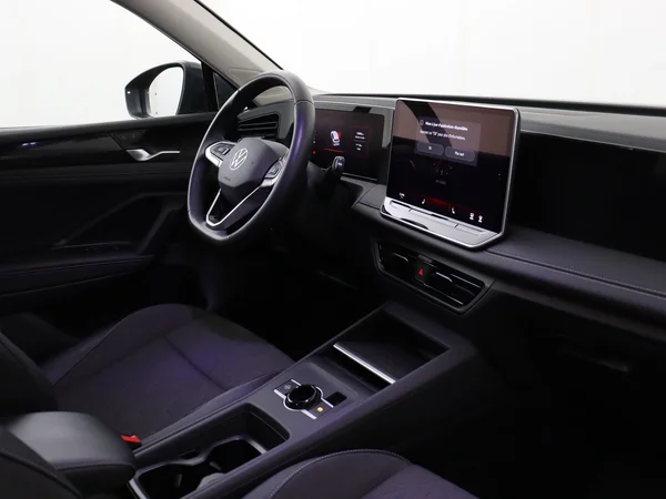 VOLKSWAGEN Tiguan (2025) — foto 13 van 19