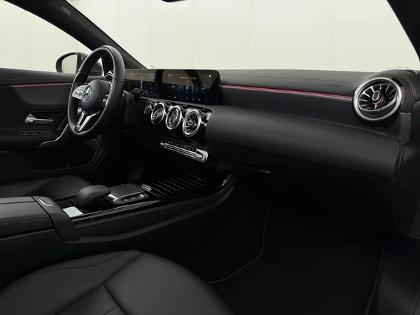 MERCEDES CLA 250 (2022) — foto 3 van 34