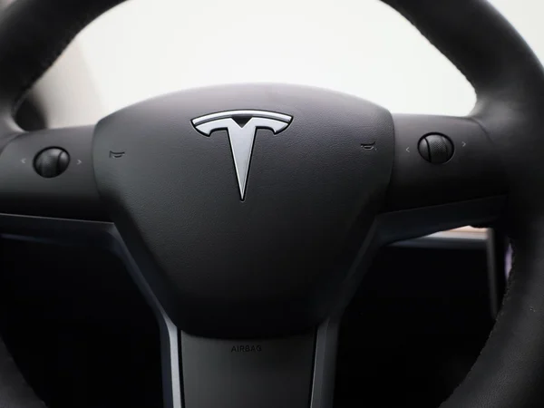 Tesla Model 3 (2023) — foto 24 van 42
