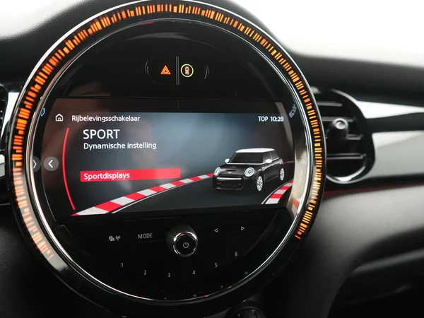 MINI Mini 5 Doors (F55 LCI II) (2022) — foto 15 van 24