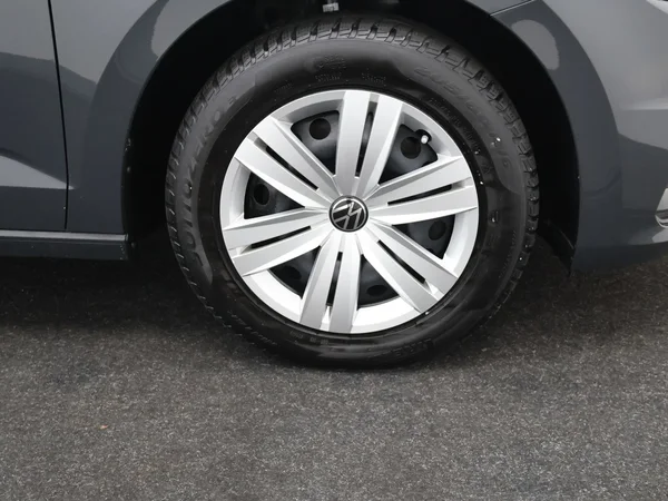 Volkswagen Touran (2023) — foto 24 van 25