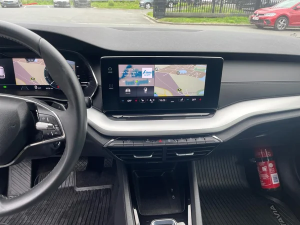 SKODA Octavia Combi (2023) — foto 4 van 21