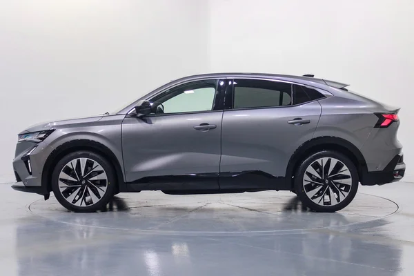 Renault Rafale E-TECH (HEV) (2025) — foto 12 van 45