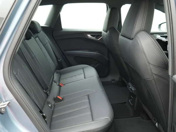 AUDI Q4 e-tron (2025) — foto 12 van 13