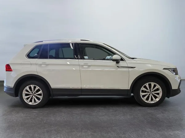 VOLKSWAGEN Tiguan Dsl (2021) — foto 32 van 36