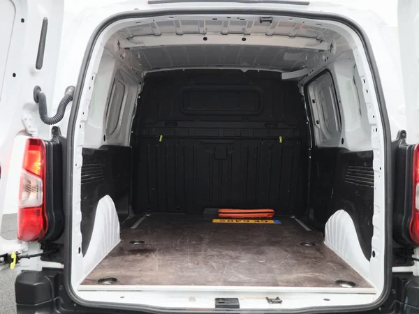 Opel Combo (2023) — foto 8 van 38