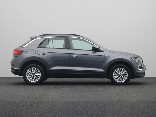 VOLKSWAGEN T-Roc (2021) — foto 18 van 20