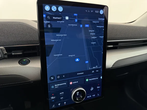 FORD Mustang Mach-E (2022) — foto 10 van 33