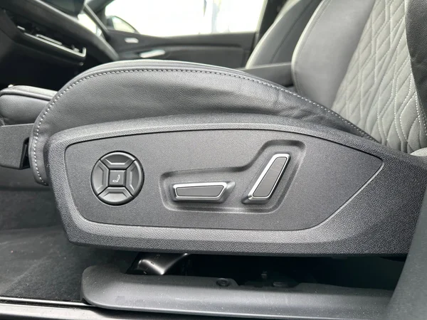 AUDI Q6 e-tron (2025) — foto 7 van 23