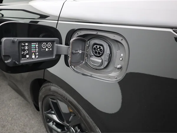 LAND ROVER Range Rover Sport PHEV (2024) — foto 21 van 28