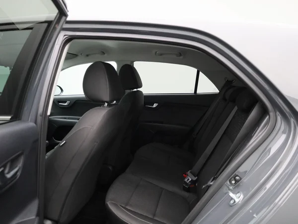 Kia Rio (2023) — foto 2 van 38