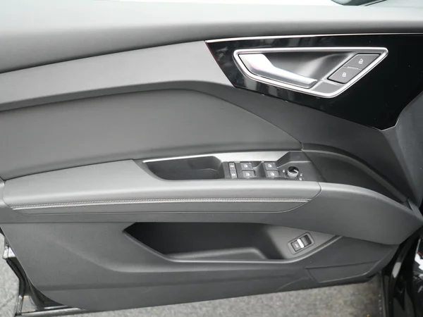 AUDI Q4 e-tron (2025) — foto 8 van 20