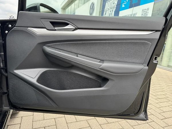 VOLKSWAGEN Golf VIII (2026) — foto 9 van 24