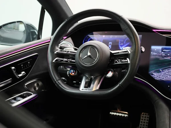 Mercedes-Benz EQE (2022) — foto 2 van 72