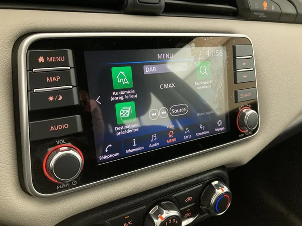 NISSAN Micra (2022) — foto 11 van 36