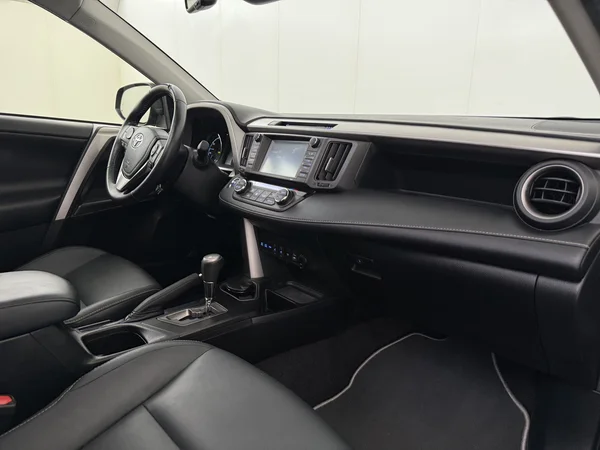 TOYOTA RAV4 (2017) — foto 3 van 30