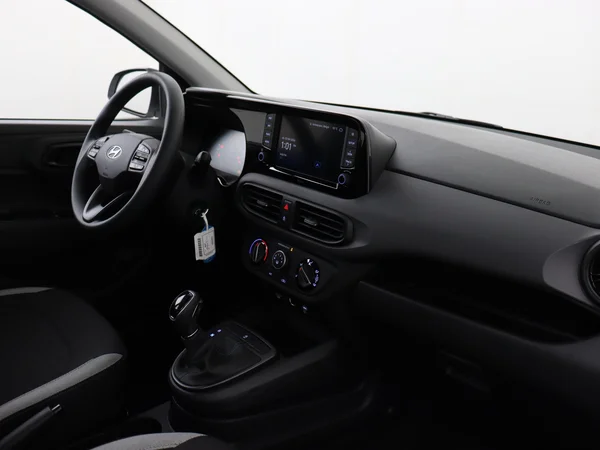 HYUNDAI i10 (2025) — foto 3 van 25