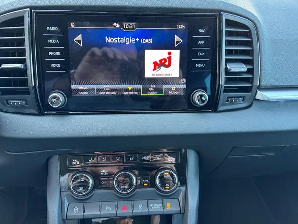 SKODA Karoq (2024) — foto 4 van 13