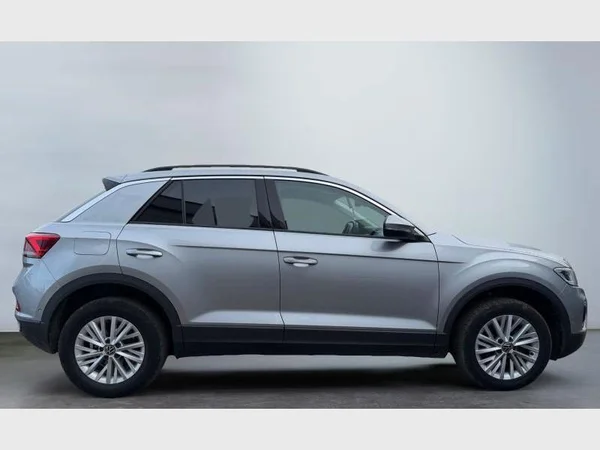 Volkswagen T-Roc (2022) — foto 12 van 24