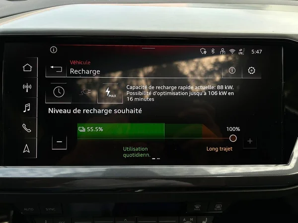 AUDI Q4 e-tron (2025) — foto 3 van 27
