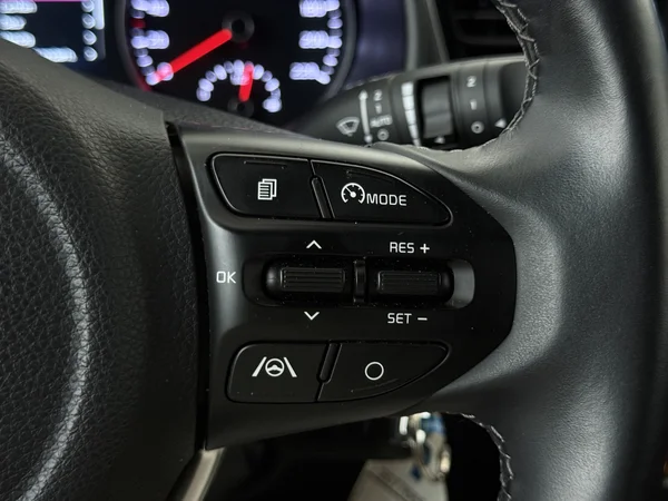 KIA Rio (2022) — foto 9 van 26