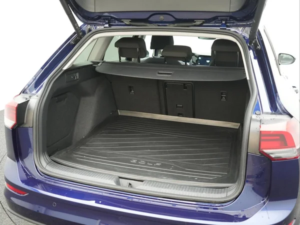 VOLKSWAGEN Golf VIII SW (2024) — foto 4 van 10