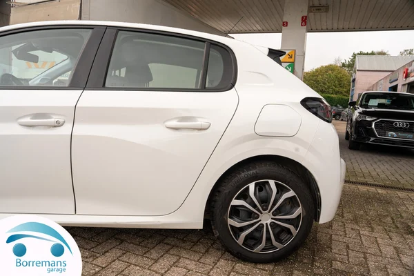 Peugeot 208 (2021) — foto 4 van 38