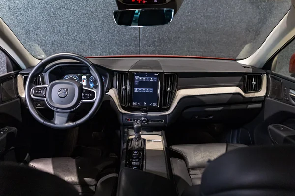 Volvo XC60 (2019) — foto 10 van 44
