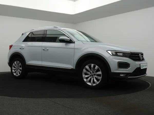 Volkswagen T-Roc (2021) — foto 12 van 30