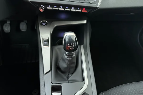 Peugeot 308 SW (2022) — foto 4 van 19