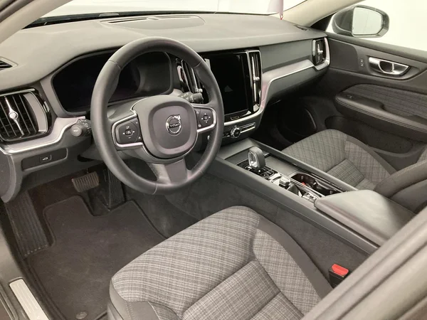 VOLVO V60 (2023) — foto 35 van 36