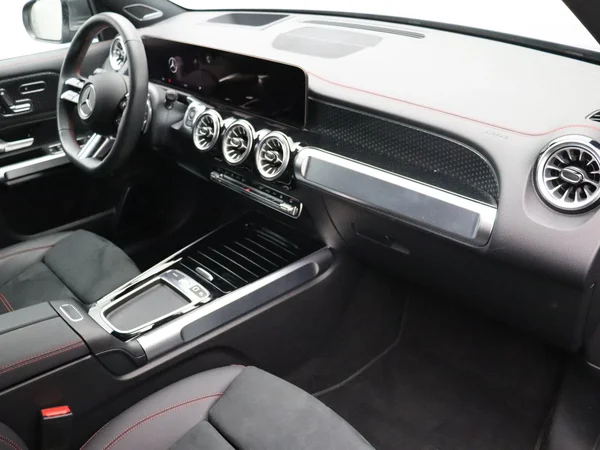 Mercedes-Benz EQB (2025) — foto 17 van 27