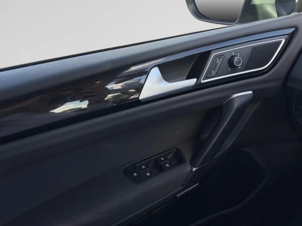 VOLKSWAGEN Golf Sportsvan (2017) — foto 6 van 20